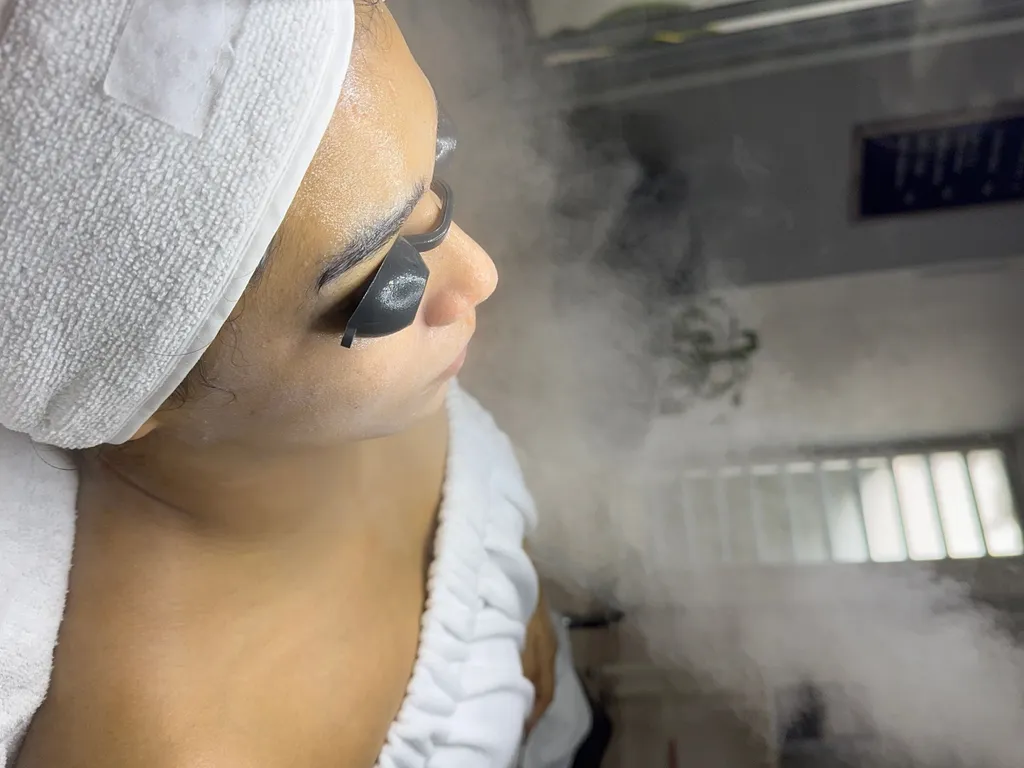 Productos naturales y aceites esenciales para tratamientos faciales